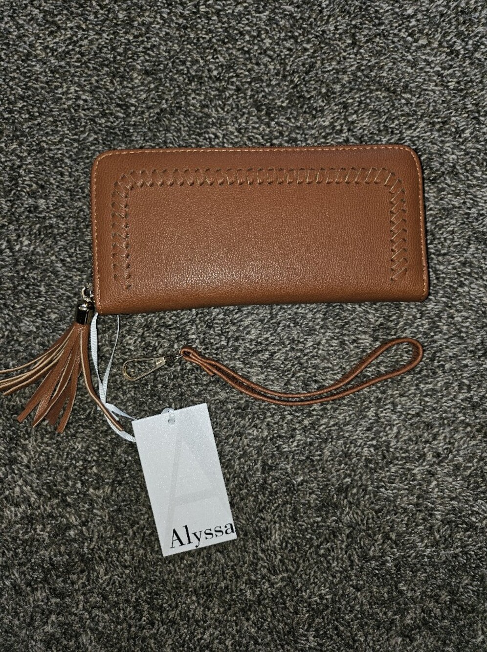 Nwt Womens Alyssa Brown Leather Zip Wallet Wristlet with Tassel